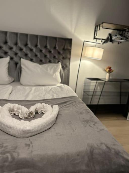 Duplex Apartment Ullstein- 4 Bedrooms, 2 Bathrooms, Living Room, 2 Parking Spaces, Boxspringbeds, Family & Business Apartment! 베를린 외부 사진