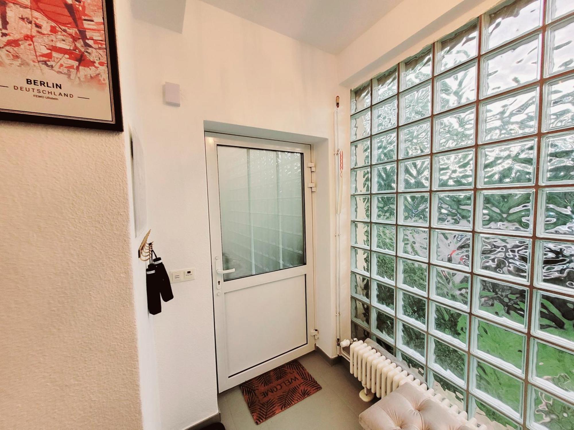 Duplex Apartment Ullstein- 4 Bedrooms, 2 Bathrooms, Living Room, 2 Parking Spaces, Boxspringbeds, Family & Business Apartment! 베를린 외부 사진